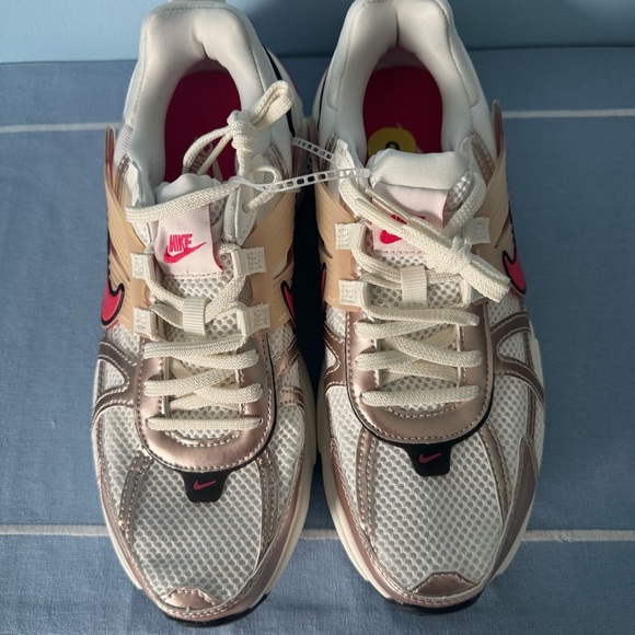 NEW Nike V2K Run Women’s Guava Ice/Aster Pink Sneakers Size 9 - Picture 2 of 8